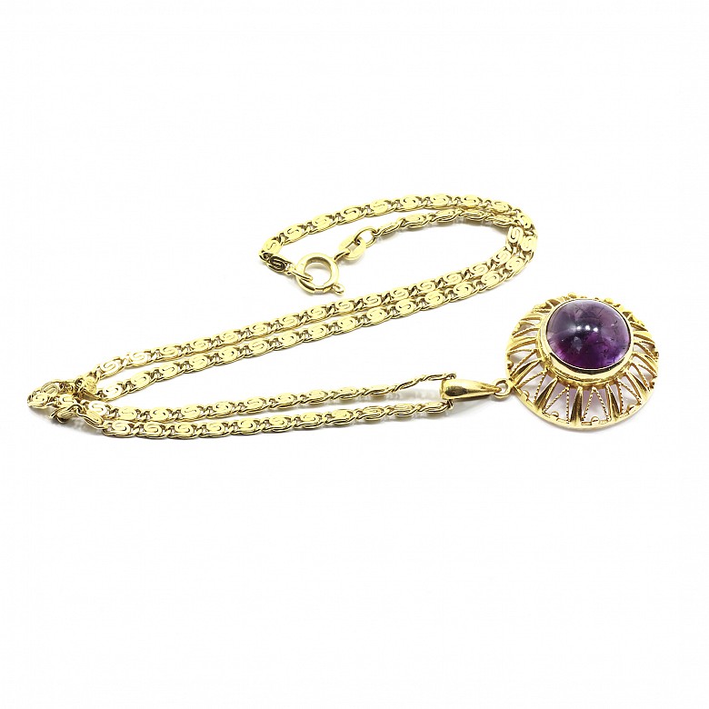 18k yellow gold choker with chain, central pendant with an amethyst cap.