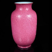 Pink glazed porcelain vase “Characters”, Minguo