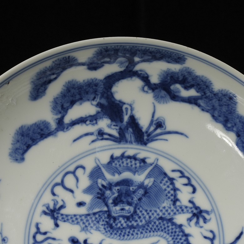 Glazed porcelain plate ‘The three friends of winter and dragon’, with Guangxu mark