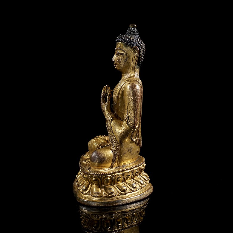 Gilt-bronze figure ‘Shakyamuni Buddha’, Qing dynasty