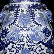 Hu ‘Deer and Dragon’ vase, Qing dynasty