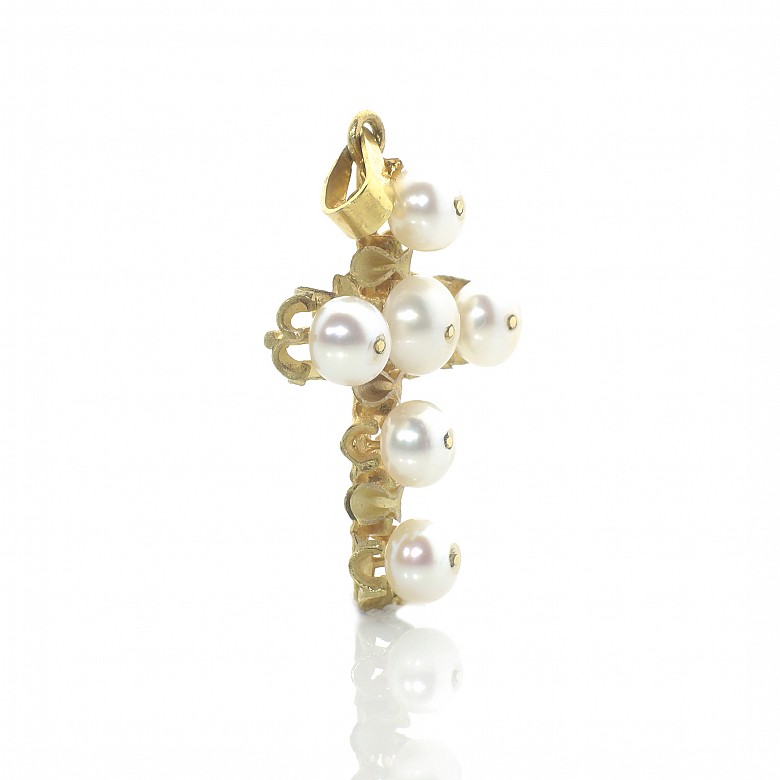 Cruz de oro amarillo 18 k con seis perlas