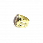 Anillo de oro amarillo 18k con un ágata