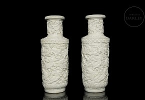 Pareja de jarrones de porcelana blanca, dinastía Qing