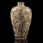 Meiping ‘Intertwined Flowers’ vase, Song dynasty