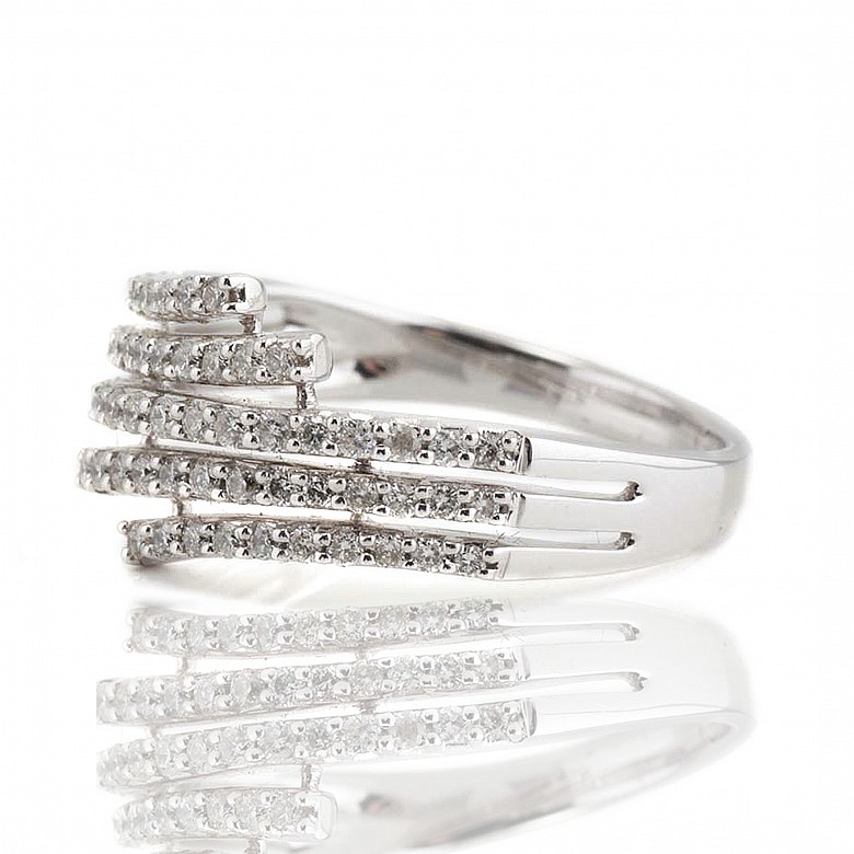 White gold and diamonds ring