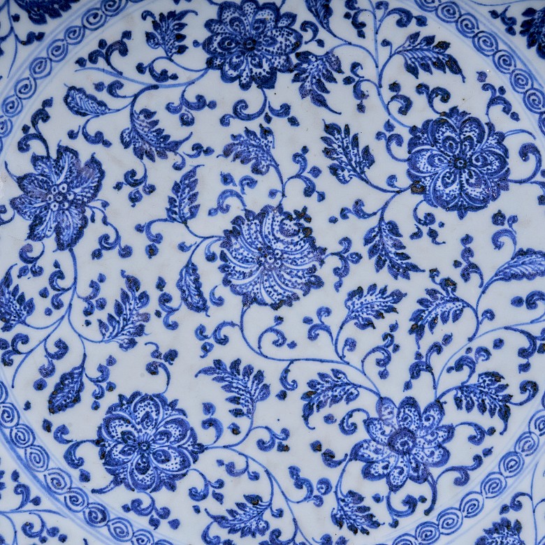 Large blue-and-white glazed ware ‘Flowers’ dish, Qing dynasty