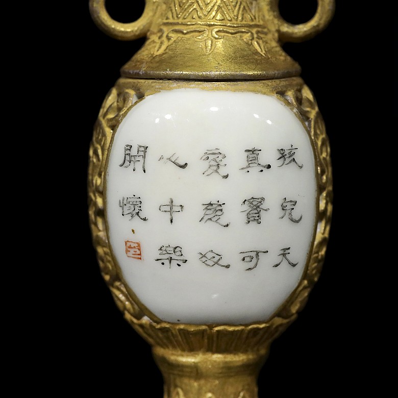 An enameled porcelain snuff bottle, with Qianlong mark