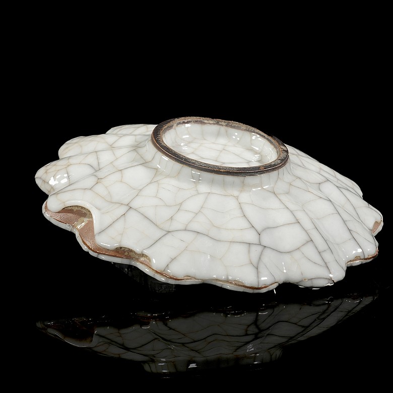 Small lobed dish with a white glaze, Qing dynasty