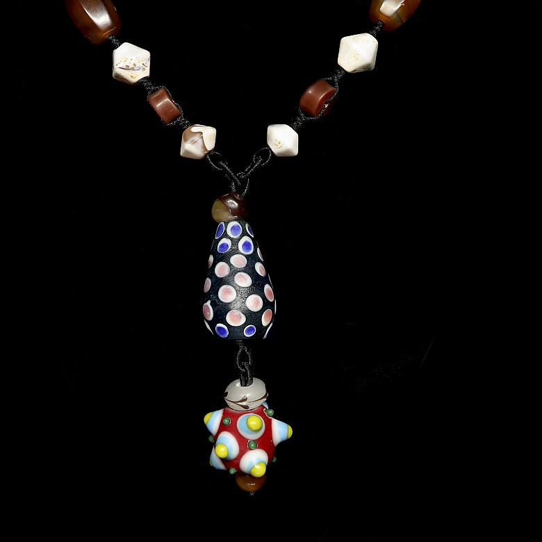 Liuli and agate bead necklace, 20th century