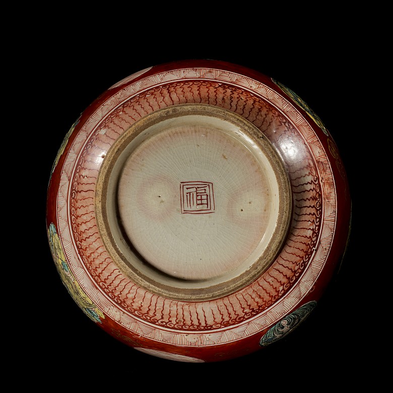 Glazed porcelain bowl ‘Windows and Medallions’, Qing dynasty