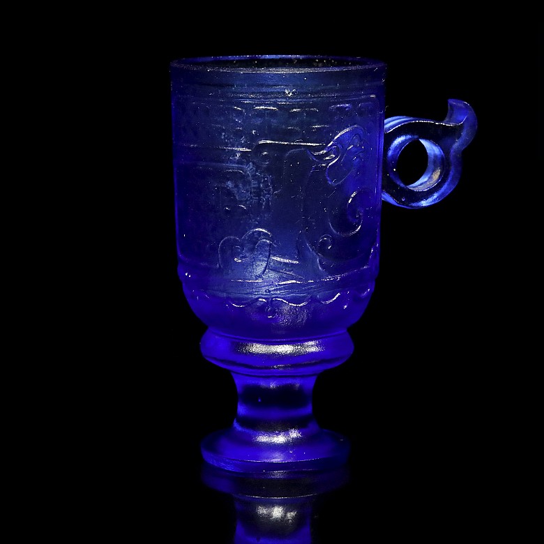 Blue glass cup, Han Dynasty (206 b.C - 220 a.C)