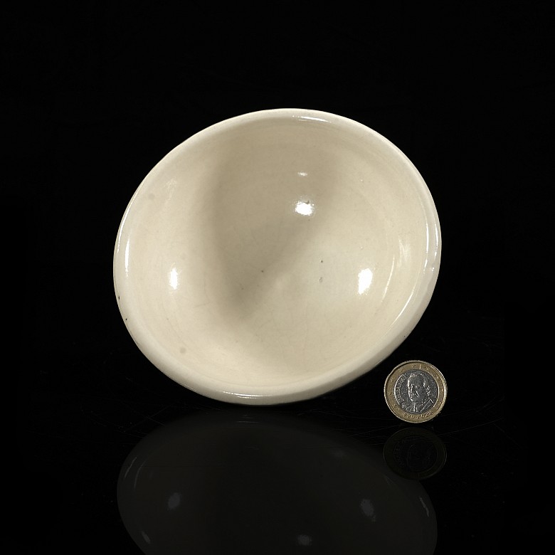 White-glazed ceramic bowl, Tang Dynasty