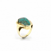 Ring in 18k yellow gold with natural turquoise.