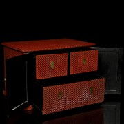 Lacquered wooden jewellery box, 20th century