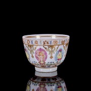 Taza de porcelana familia rosa esmaltada, dinastía Qing