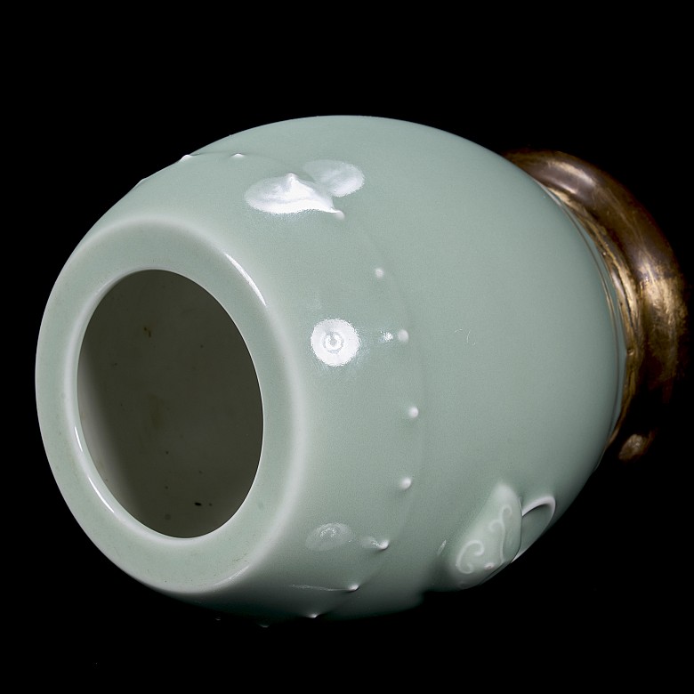 Enamelled porcelain vase with a bronze foot, Qing dynasty