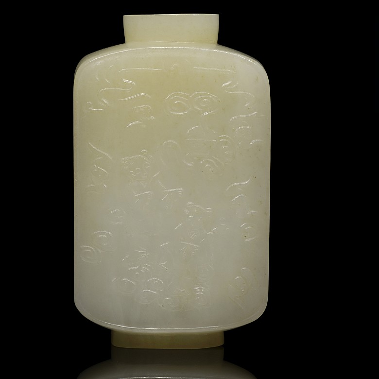 White jade snuff bottle, Ming-Qing Dynasty