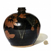 Small vase with iron oxide enamel, Cizhou Kiln, Jin dynasty