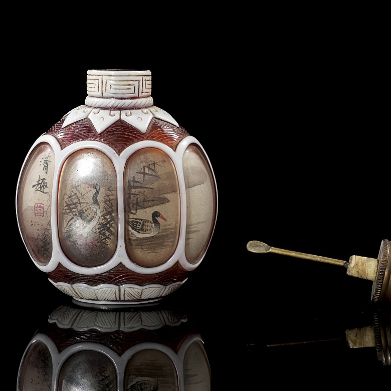 Enamelled glass snuff bottle ‘Ducks’, 20th century