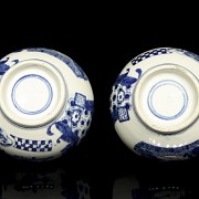 Pareja de recipientes de porcelana 