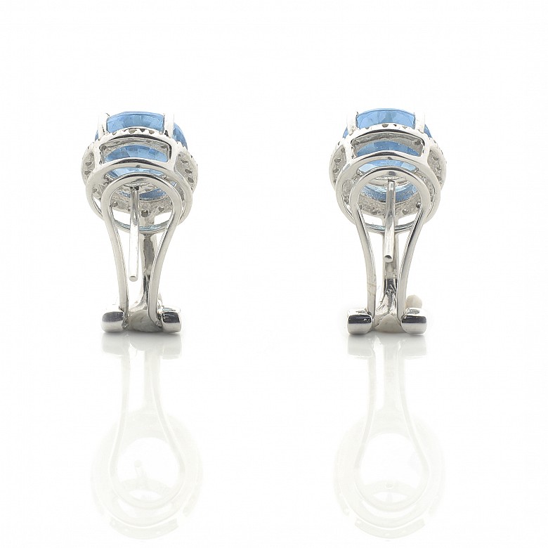 Earrings in 18k white gold and diamonds