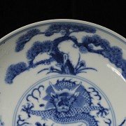 Glazed porcelain plate ‘The three friends of winter and dragon’, with Guangxu mark