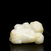 Jade figurine ‘Lioness and cub’, Qing dynasty