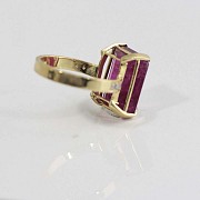 Ring in 18k yellow gold tourmaline with diamonds.