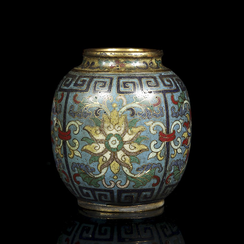 Small cloisonné enamel vessel, Qing dynasty