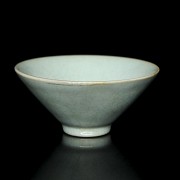 Small glazed ceramic ‘Ruyao’ bowl, Song style