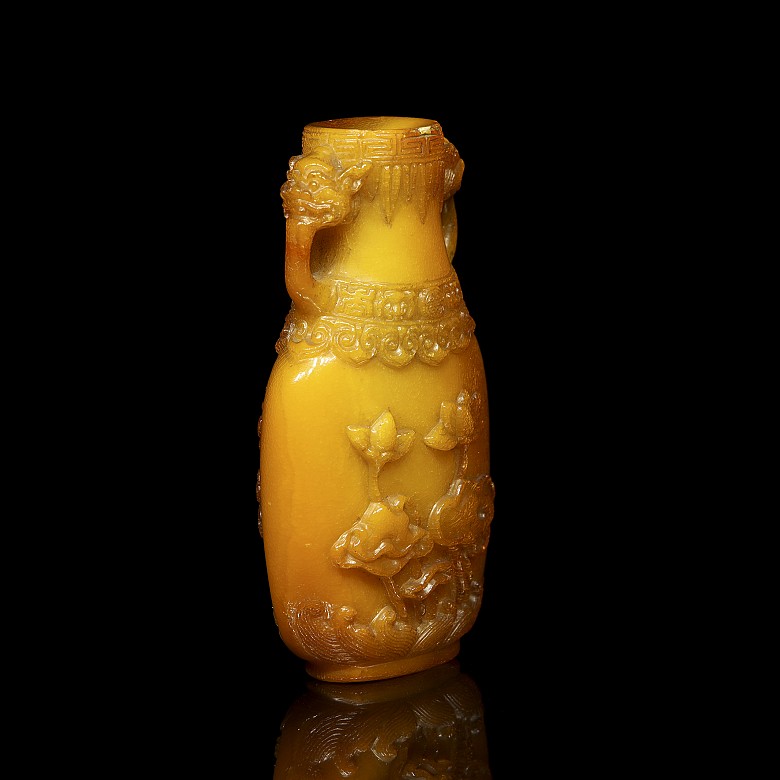 Amber snuff bottle, Qing dynasty