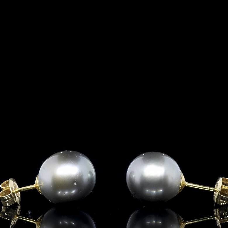 Yellow gold earrings with Tahitian pearls