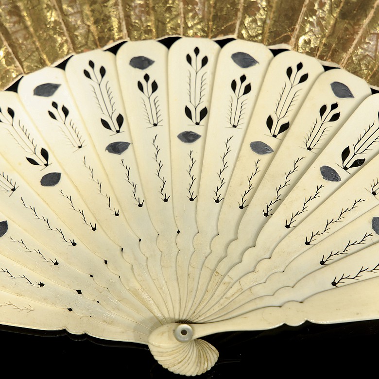 Bone handle fan ‘Scenes’, 20th century