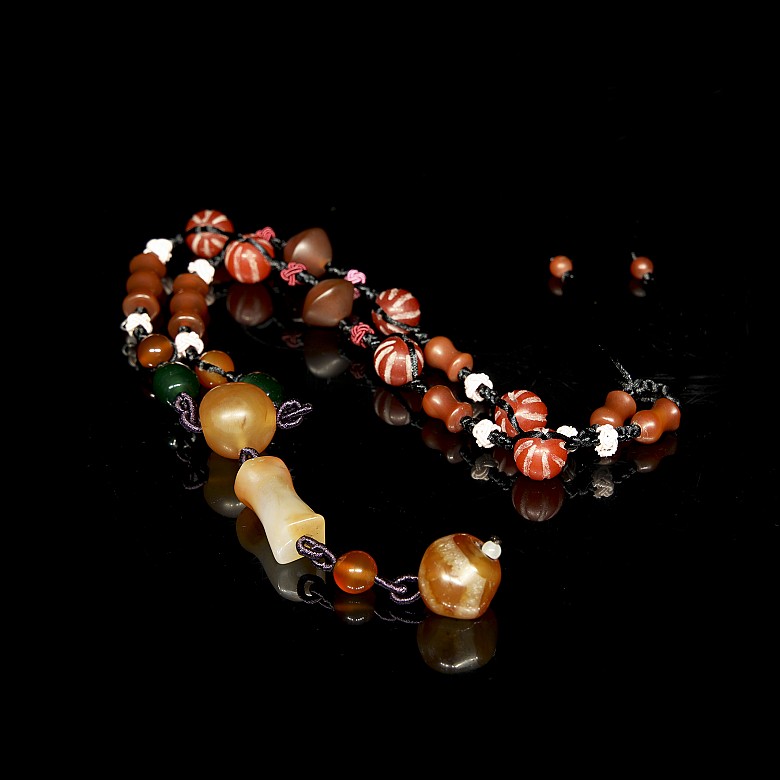 Necklace of colourful agate and glass beads, Qing dynasty - 4