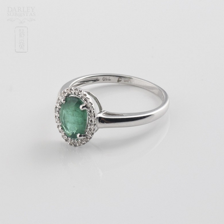 Ring with 1.21cts emerald  and diamonds  in white gold - 2