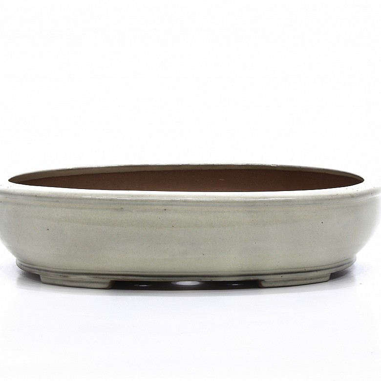 White enameled oval flowerpot, Yixing, China.