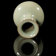 Glazed ceramic vase, Five Dynasties