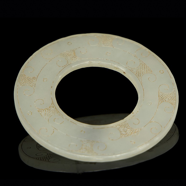 Carved and engraved jade ring, Eastern Zhou dynasty