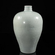 Celadon ware ‘Leaves’ vase, Song dynasty