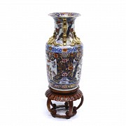 Chinese porcelain vase on a pedestal, 20th century