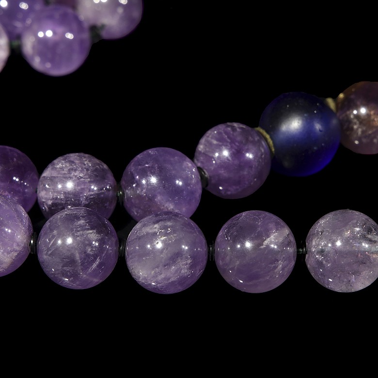 Amethyst, glass and jade bead necklace, Qing dynasty