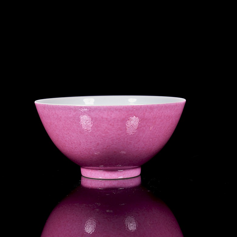 Pink glazed porcelain bowl, Qing dynasty, with Daoguang seal