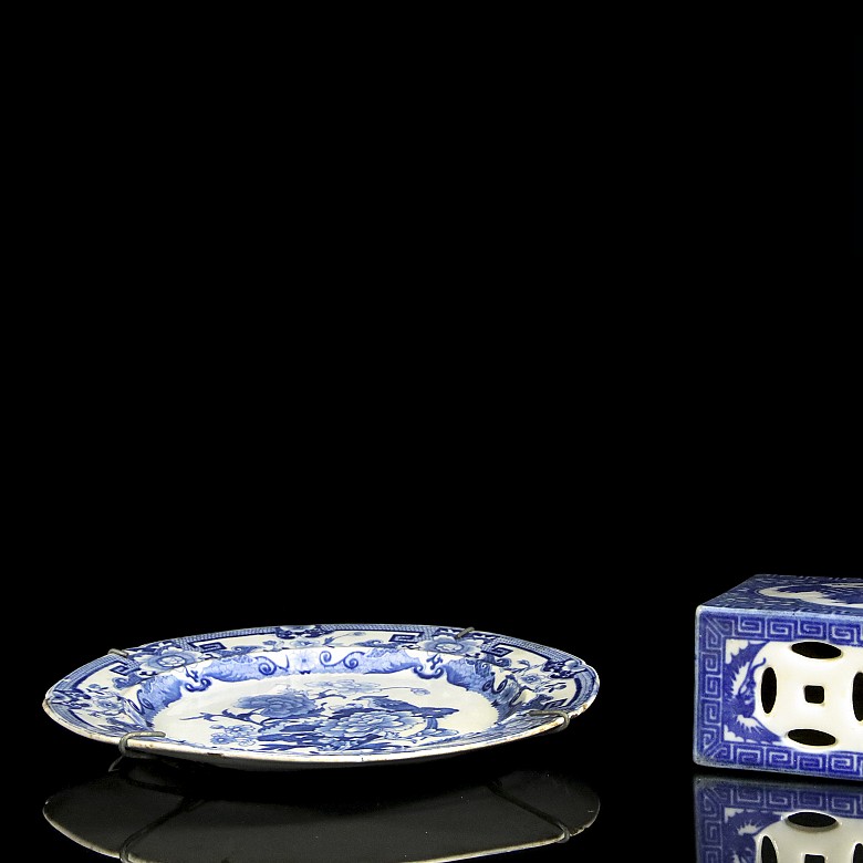 Conjunto de porcelana, azul y blanco, S.XX