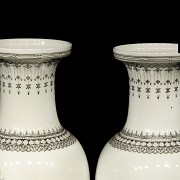 Pair of vases 