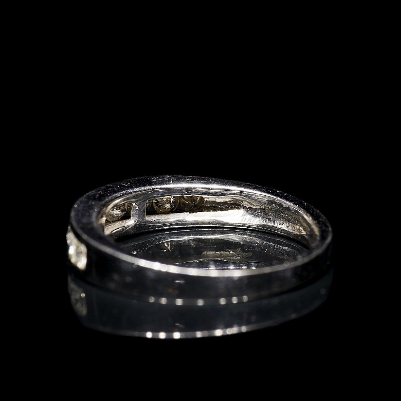 Half wedding ring in white gold with diamonds on rails