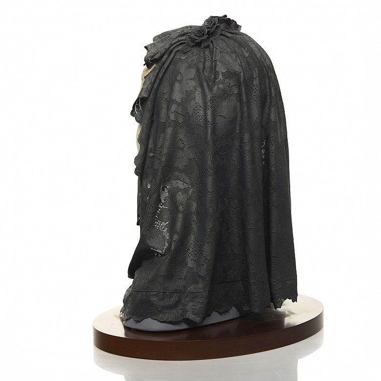 Bust with black mantilla, Lladró, 20th century