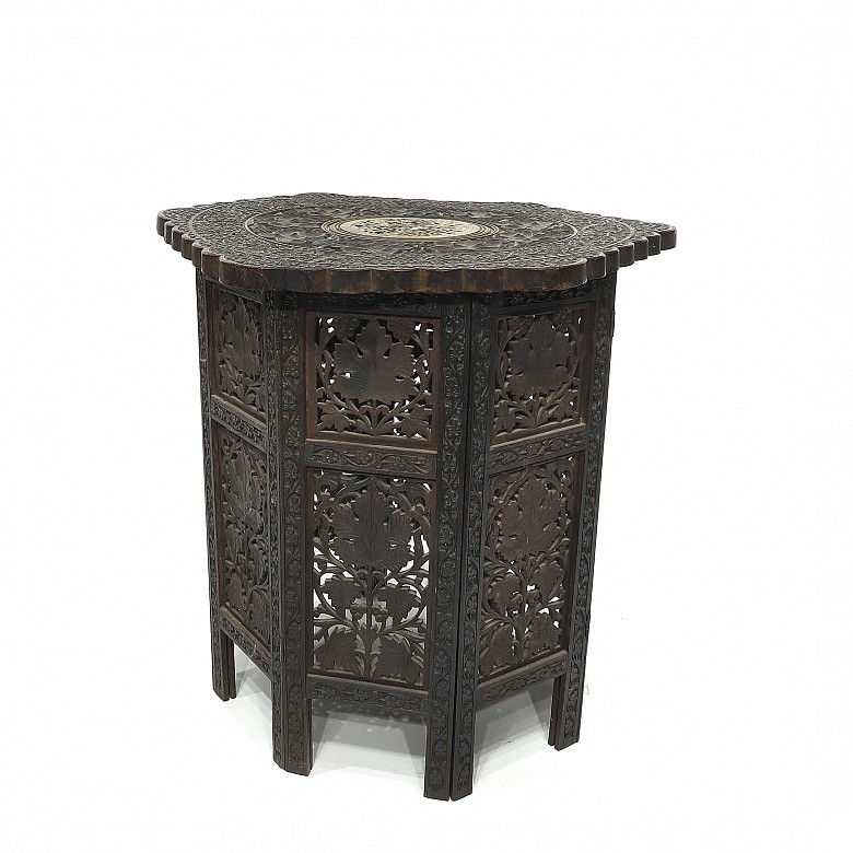 Carved wood table with a base, s.XX