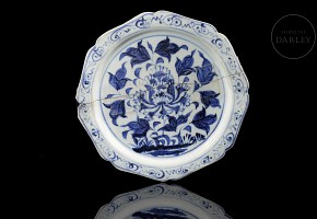 Blue-and-white glazed porcelain ‘Lotus’ dish, Yuan dynasty