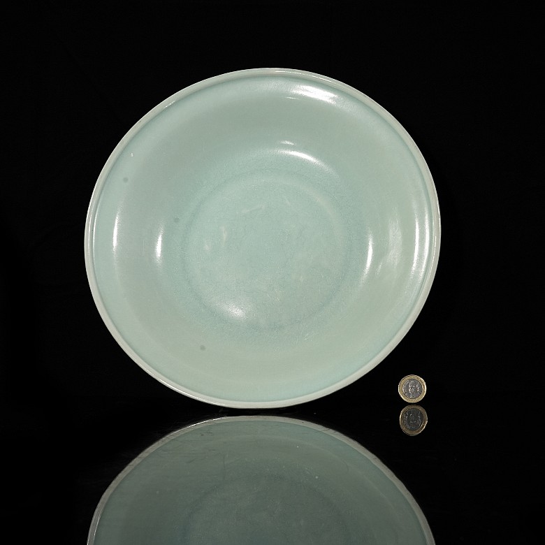 Plato de cerámica vidriada celadón de Longquan, dinastía Ming